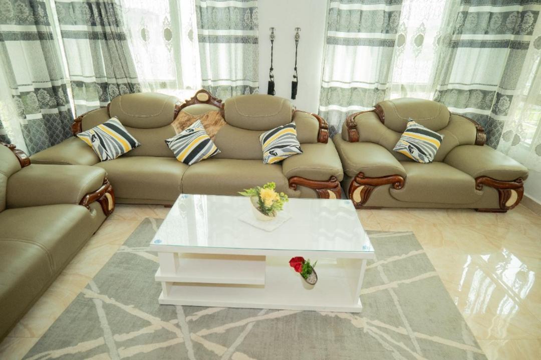 The City Block Apartment Бужумбура Екстериор снимка
